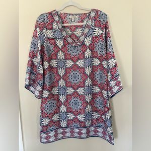 Tunic Ereme,colorful red,, blue and white. Sits below the knee. Size medium.